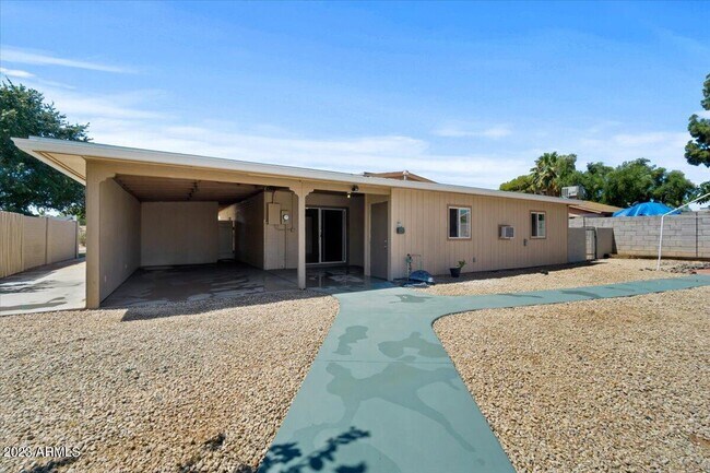 Foto del edificio - 3038 E Corrine Dr