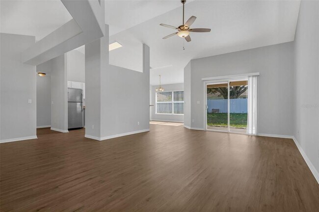 Building Photo - 10621 Cedar Forest Cir