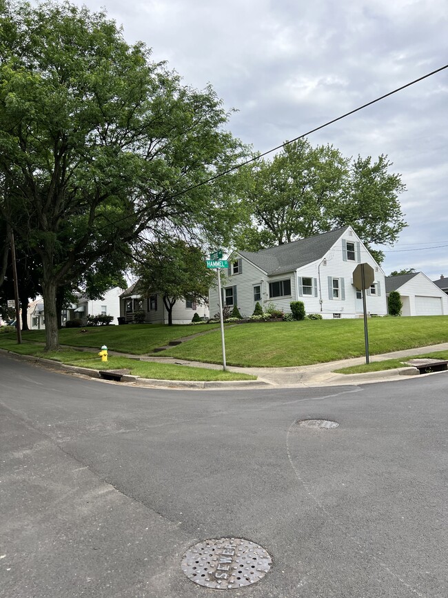 Neighborhood - 1707 Hammel St