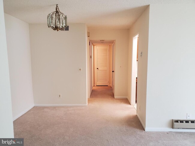 Building Photo - 15310 Beaverbrook Ct