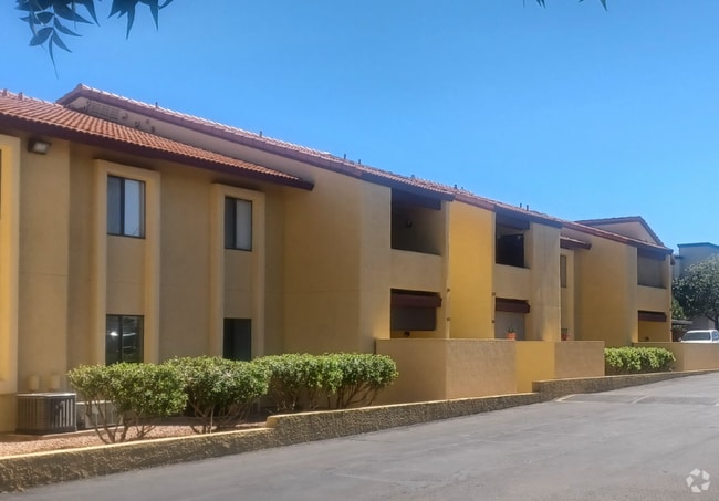 Building Photo - 2160 N Pantano Rd