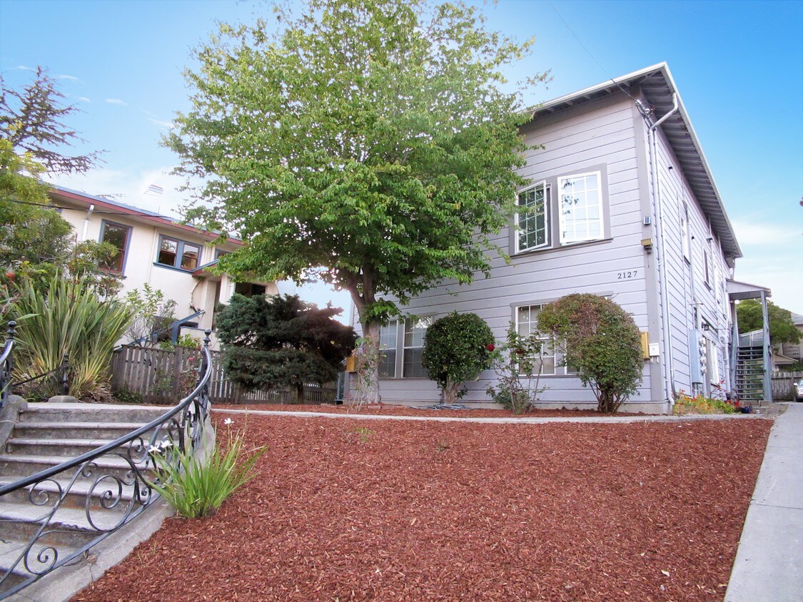 Primary Photo - 2125 Cedar St