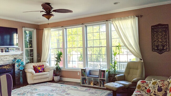 Family room looking out to garden - 1273 Park St