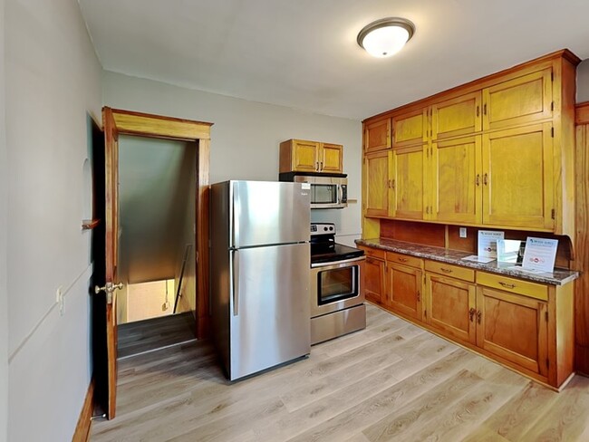 Building Photo - LEASING SPECIAL!! Adorable 3 Bedroom, 1.5 ...