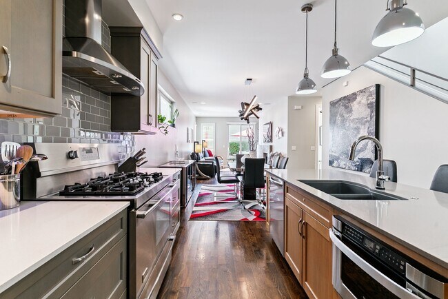 Foto del edificio - 2428 N Clarkson St