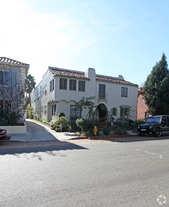 Primary Photo - 4430 Price St