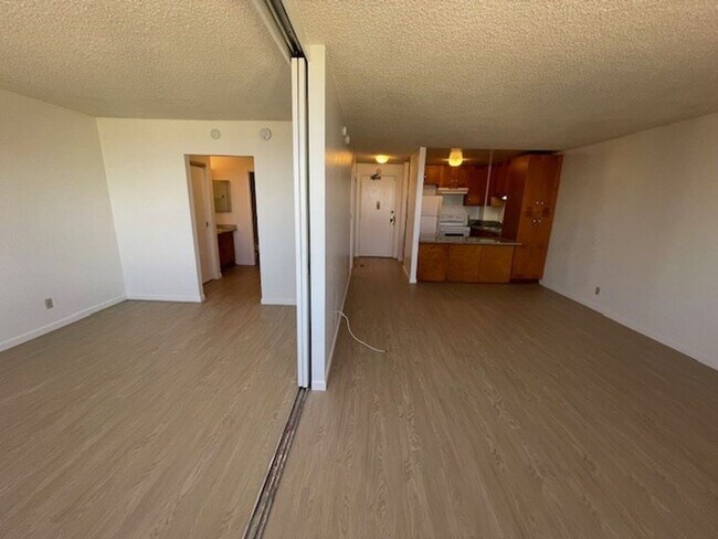 Building Photo - Kukui Plaza - 1 Bedroom, 1 Bathroom, 1 Par...