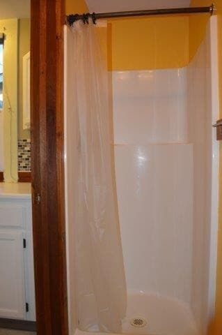 Building Photo - CUTE, COZY CABIN , 1 bedroom studio detached house