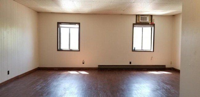 Building Photo - 128 South Water St.