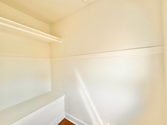 Foto del edificio - 1415 N Hobart Blvd