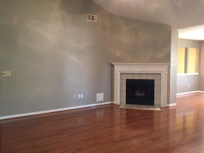 Building Photo - 18006 Golden Ridge Dr