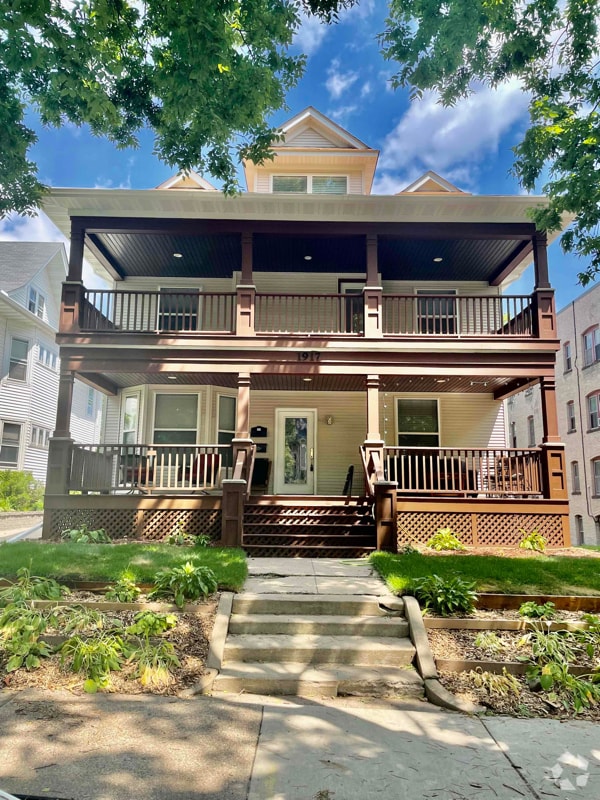 Building Photo - 1917 Fremont Ave S