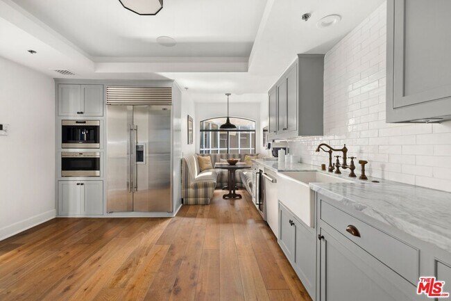 Foto del edificio - 410 S Barrington Ave