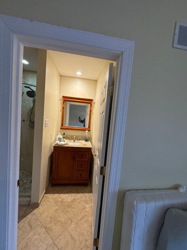Foto del edificio - 700 Evergreen Ct
