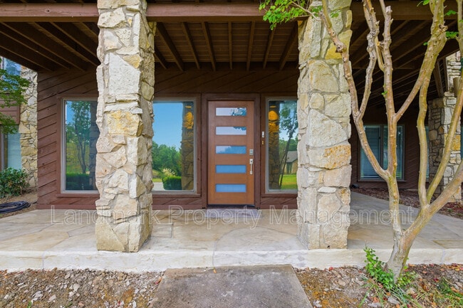 Foto del edificio - 317 Chandler Lake Ct