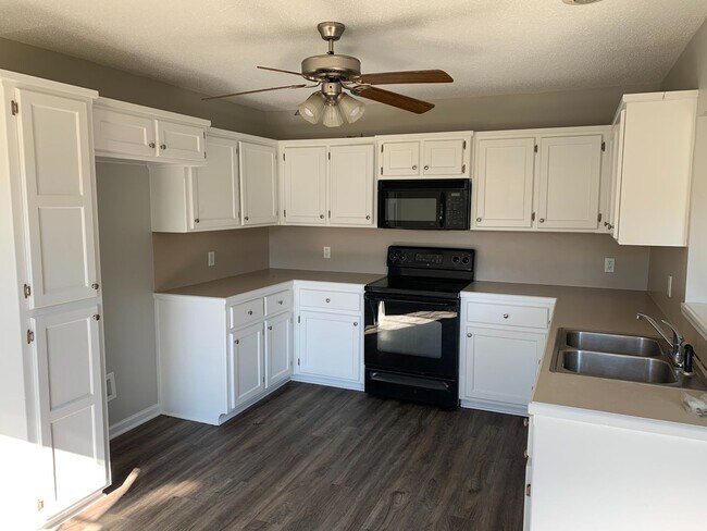 Foto del edificio - 329 Gathering House Dr