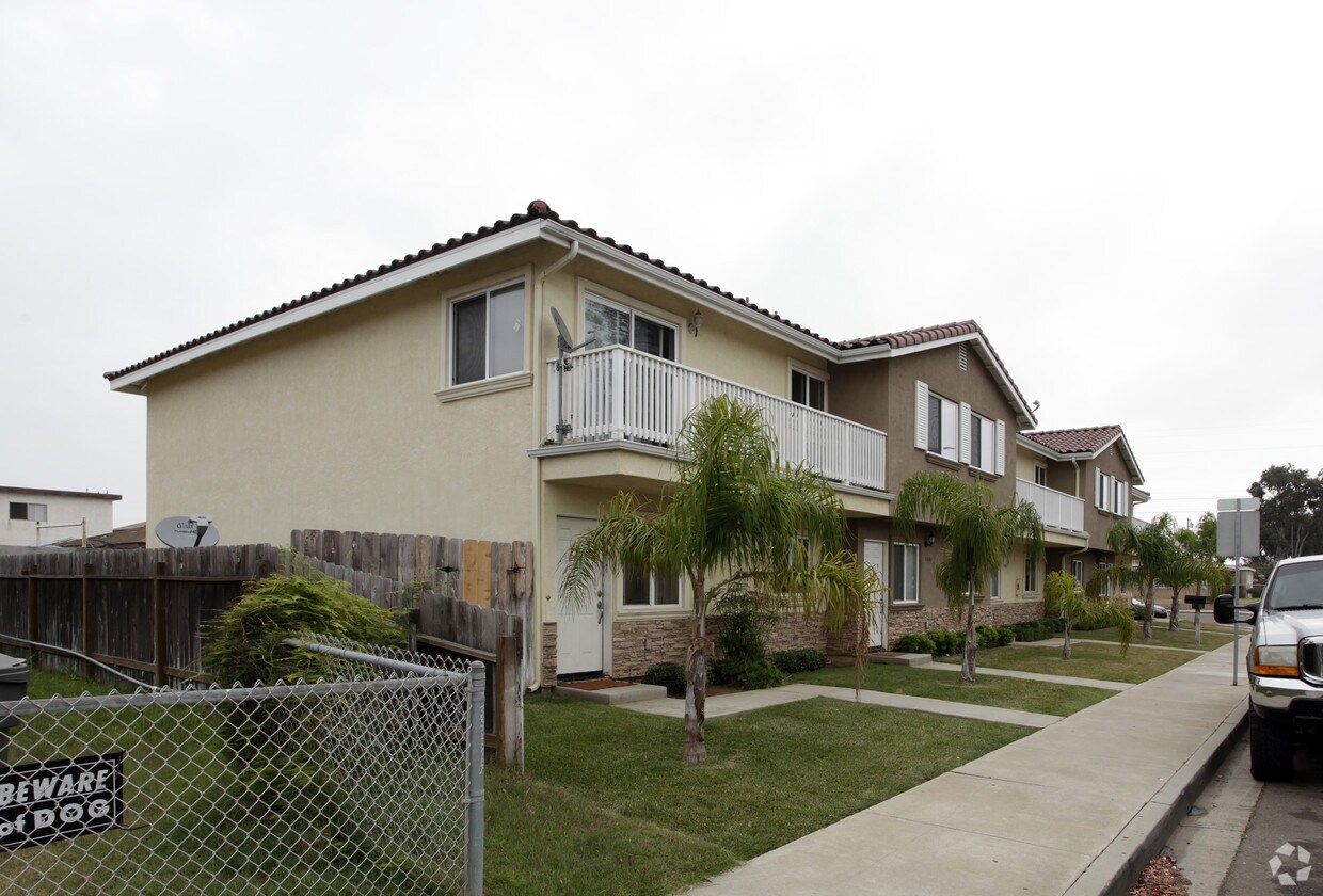 Foto del edificio - 1044-1052 Fern Ave