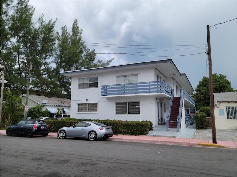 Photo - 7725 Carlyle Avenue Unit 9
