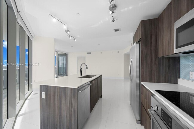 Foto del edificio - 488 NE 18th St