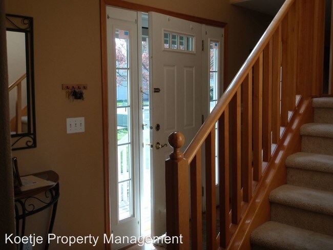 Building Photo - 2580 SW Talon Loop
