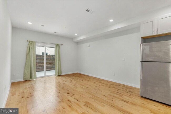 Foto del edificio - 2153 N Franklin St