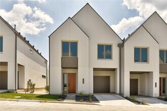 Building Photo - 3303 Cantwell Ln