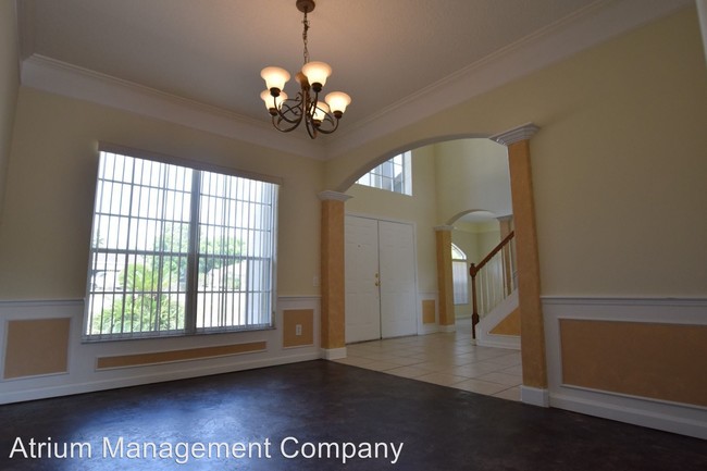 Building Photo - 648 Caledonia Pl