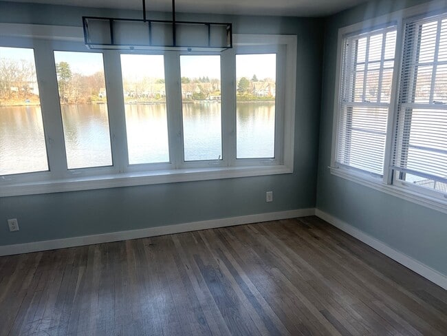 Building Photo - 147 Lake Ave