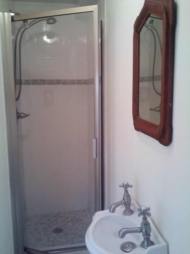Building Photo - 5026 York Rd.