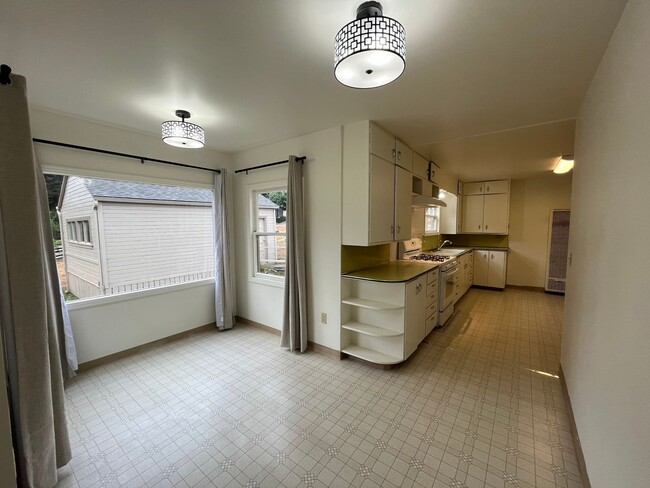 Foto del edificio - Well located 3/1, garage, laundry room, HU...