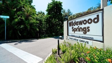 Building Photo - 542 Lakeside Dr