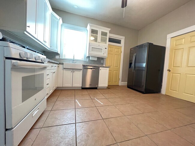 Building Photo - 2 Bedroom/2 Bathroom House in American Fork