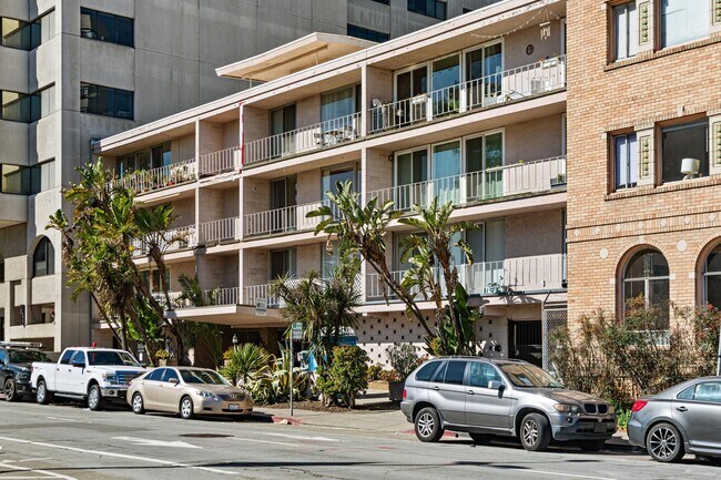 Foto del edificio - 1425 Lakeside Dr