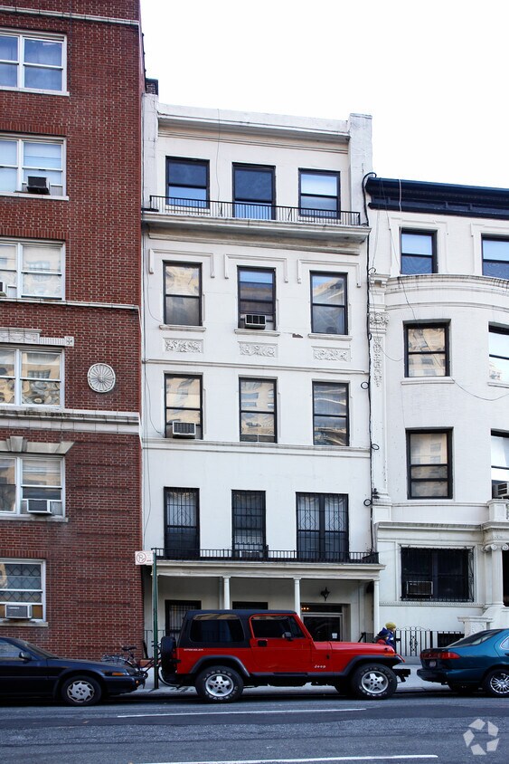Building Photo - 263 W 70th St