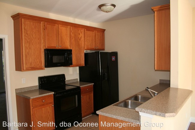 Building Photo - 3 br, 2.5 bath House - 112 Lena Lane, #63