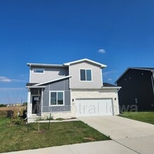 Building Photo - 1355 SE Parkview Crossing Dr