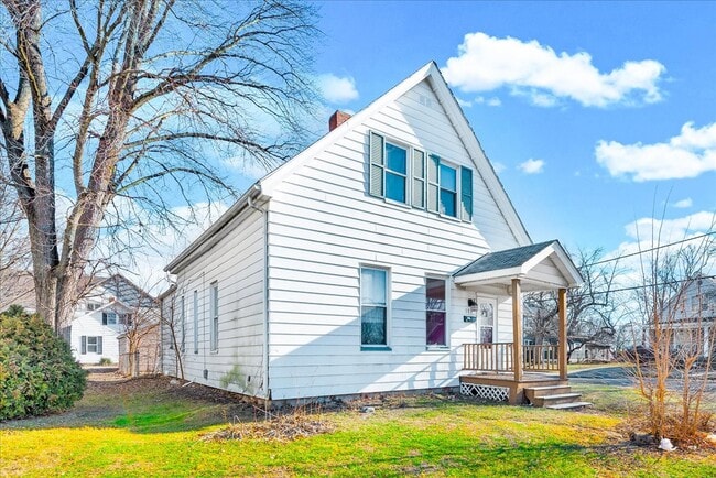 Building Photo - 102 N Cedar Ave