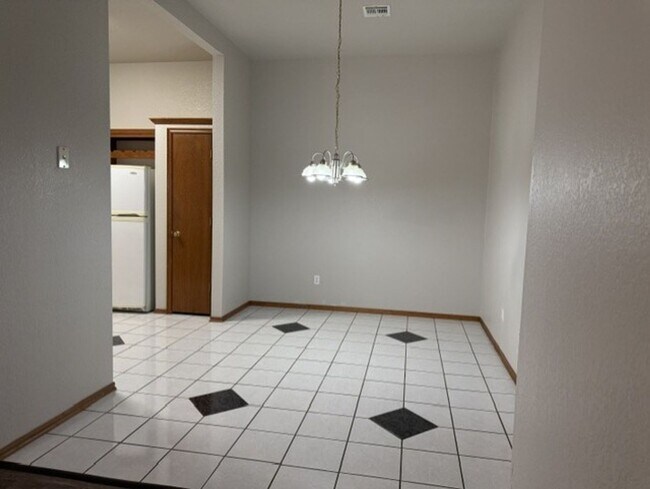 Foto del edificio - 2806 Shoreridge Ave