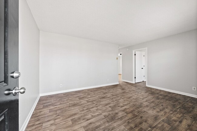 Building Photo - 110 Tandy Dr