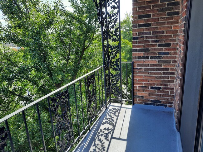 Balcony looking south - 434 Clinton Pl