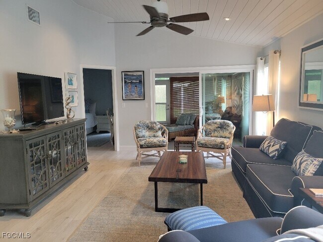 Foto del edificio - 14873 Crescent Cove Dr