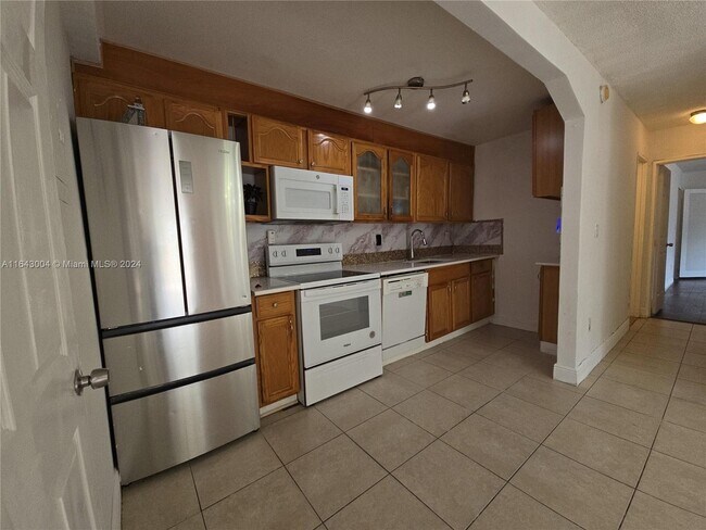 Building Photo - 4154 NW 79th Ave