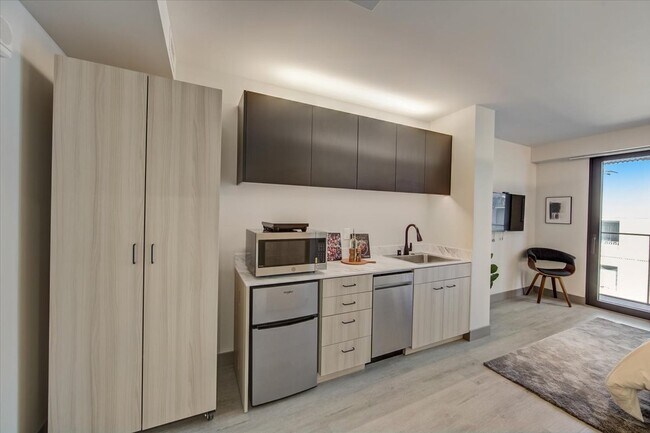 Interior Photo - 145 Leavenworth St