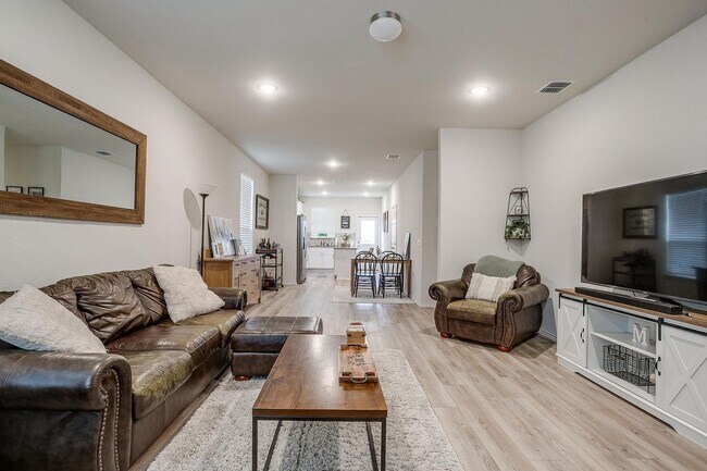 Foto del edificio - Beautiful Home in Highly Desired Sunset Pointe- 3 Bed, 2 Bath in SW Fort Worth- Crowley ISD- 76123