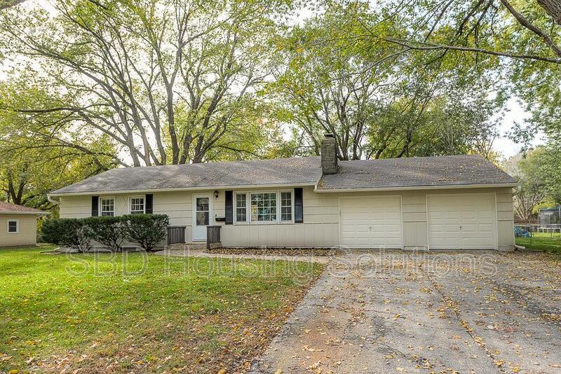 Building Photo - 5400 Hedges Ave