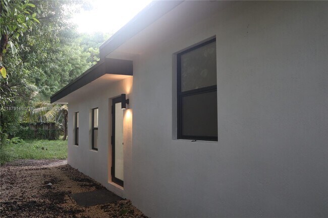 Building Photo - 1212 N 22nd Ave