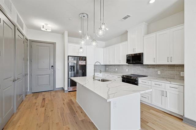 Building Photo - 2700 Old Denton Rd