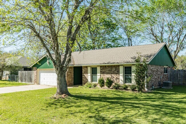 Building Photo - 530 Tall Timber Dr