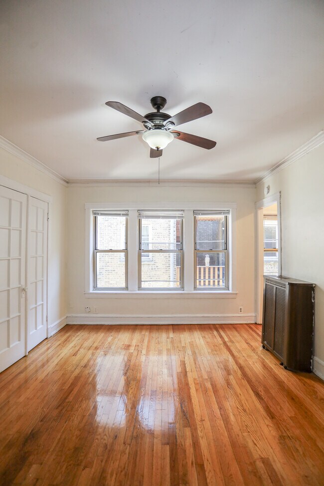 Foto del edificio - 1365 W Greenleaf Ave
