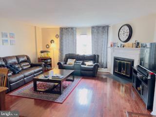 Primary Photo - 1027 Putnam Blvd